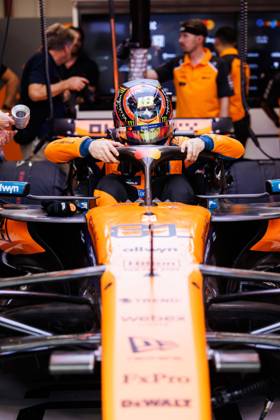 October 4, 2025, Singapore, Singapore: Oscar Piastri of Australia and the McLaren Formula 1 Team seen during the final practice at the F1 Grand Prix of Singapore at the Marina Bay Street Circuit. Singapore Singapore - ZUMAs197 20251004_aaa_s197_129 Copyright: xGeorgexHitchensx