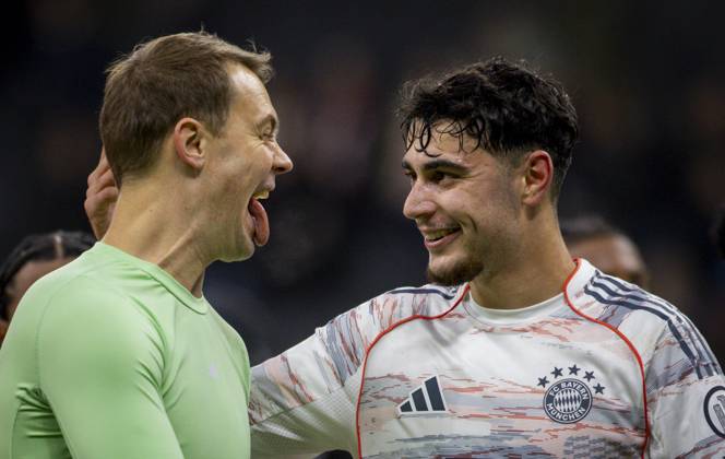 Sport Bilder des Tages Frankfurt, Germany. 04th Oct 2025. Schlussjubel: Manuel Neuer (FCB) Aleksandar Pavlovic (FCB) Eintracht Frankfurt - FC Bayern München 04.10.2025