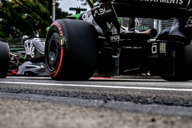 MARINA BAY, SINGAPORE: Nico Hulkenberg, racing for the Stake F1 Team team during the 2025 Formula 1 Singapore Grand Prix at the Marina Bay Street Circuit in Marina Bay, Singapore