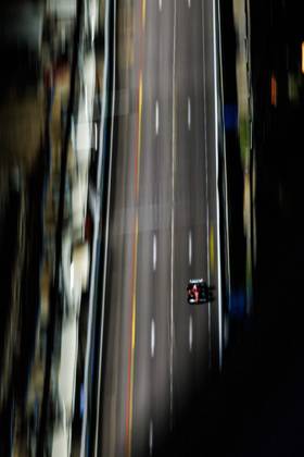 October 4, 2025, Singapore, Singapore: Charles Leclerc of Monaco drives the (16) Scuderia Ferrari HP SF-25 during qualifying ahead of the F1 Grand Prix of Singapore at the Marina Bay Street Circuit. Singapore Singapore - ZUMAs197 20251004_aaa_s197_329 Copyright: xGeorgexHitchensx