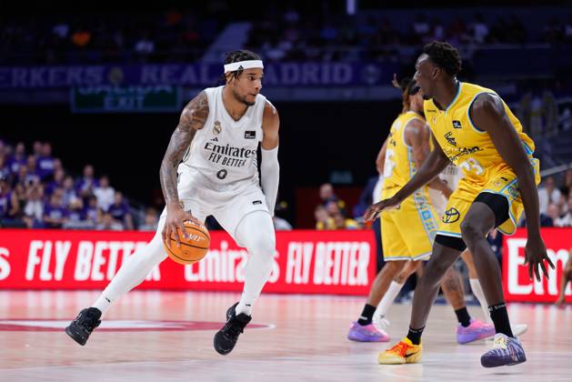 October 5, 2025, Madrid, Madrid, Spain: Chuma Okeke of Real Madrid in action during the Spanish League, Liga ACB Endesa, basketball match played between Real Madrid and Dreamland Gran Canaria at Movistar Arena on October 05, 2025, in Madrid, Spain. Madrid Spain - ZUMAa181 20251005_zaa_a181_042 Copyright: xDennisxAgyemanx