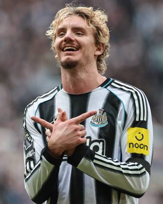 Premier League Newcastle United v Nottingham Forest Nick Woltemade of Newcastle United celebrates his goal to make it 2-0 during the Premier League match Newcastle United vs Nottingham Forest at St. James s Park, Newcastle, United Kingdom, 5th October 2025 (Photo by Mark Cosgrove News Images) Newcastle St. James s Park Tyne and Wear United Kingdom Copyright: xMarkxCosgrove NewsxImagesx