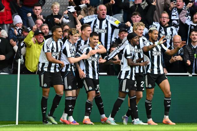 Newcastle United v Nottingham Forest - Premier League Bruno Guimaraes of Newcastle United celebrates with teammates after scoring a goal during the Premier League match between Newcastle United and Nottingham Forest at St. James s Park in Newcastle, United Kingdom, on October 5, 2025. Newcastle Tyne and Wear United Kingdom Copyright: xMIxNewsx originalFilename:fletcher-newcastl251005_np5GX