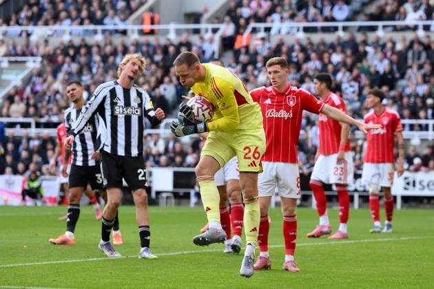 Newcastle United v Nottingham Forest - Premier League Matz Sels, Nottingham Forest goalkeeper, saves the ball during the Premier League match between Newcastle United and Nottingham Forest at St. James s Park in Newcastle, United Kingdom, on October 5, 2025. Newcastle Tyne and Wear United Kingdom Copyright: xMIxNewsx originalFilename:fletcher-newcastl251005_npGrX
