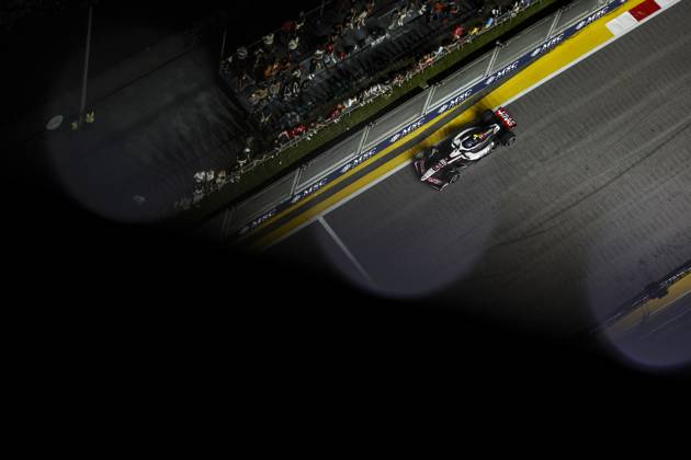 F1 - SINGAPORE GRAND PRIX 2025 87 BEARMAN Ollie Oliver (gbr), Haas F1 Team VF-25 Ferrari, action during the 2025 Formula 1 Singapore Grand Prix, 18th round of the 2025 FIA Formula One World Championship, WM, Weltmeisterschaft from October 3 to 5, 2025 on the Marina Bay Street Circuit, in Singapore - SingaporeSingapore Copyright: xXavixBonillax