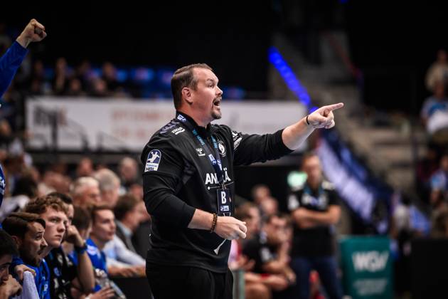 Misha Kaufmann (TVB Stuttgart, Trainer) GER, TVB 1898 Stuttgart - MT Melsungen, DAIKIN HBL, Handball, Bundesliga, 7. Spieltag, Spielzeit 2025 2026, 05.10.2025 GER, TVB 1898 Stuttgart - Frisch Auf! Goeppingen, DAIKIN HBL, Handball, Bundesliga, 7. Spieltag, Spielzeit 2025 2026, 05.10.2025 Stuttgart Copyright: xSandyxDinkelackerx EP_SDR
