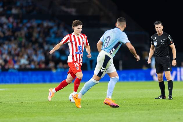 Real Club Celta de Vigo v Club Atletico de Madrid - LaLiga EA Sports VIGO, SPAIN - OCTOBER 5: Julian Alvarez of Atletico de Madrid runs with the ball during the LaLiga EA Sports match between Real Club Celta de Vigo and Club Atletico de Madrid at Estadio Abanca-Balaidos on October 5, 2025 in Vigo, Spain. (Photos by Diego Simon Photo Players Images Magara Press) Vigo Estadio Abanca-Balaidos Spain Copyright: xDiegoxSimonx