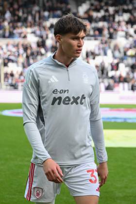 Newcastle United v Nottingham Forest - Premier League Nicolo Savona of Nottingham Forest participates in the Premier League match between Newcastle United and Nottingham Forest at St. James s Park in Newcastle, United Kingdom, on October 5, 2025. Newcastle Tyne and Wear United Kingdom Copyright: xMIxNewsx originalFilename:fletcher-newcastl251005_npOnx