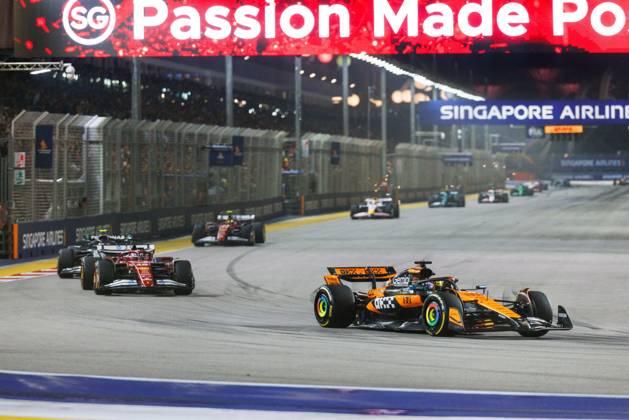 October 5, 2025, Singapore, Singapore: Oscar Piastri of Australia and the McLaren Formula 1 Team during the F1 Grand Prix of Singapore at the Marina Bay Street Circuit. Singapore Singapore - ZUMAs197 20251005_aaa_s197_519 Copyright: xGeorgexHitchensx