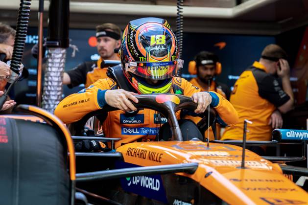 October 4, 2025, Singapore, Singapore: Oscar Piastri of Australia and McLaren F1 Team during Free Practice 3 Formula One Singapore Grand Prix. Singapore Singapore - ZUMAs197 20251004_aaa_s197_1190 Copyright: xJayxHiranox
