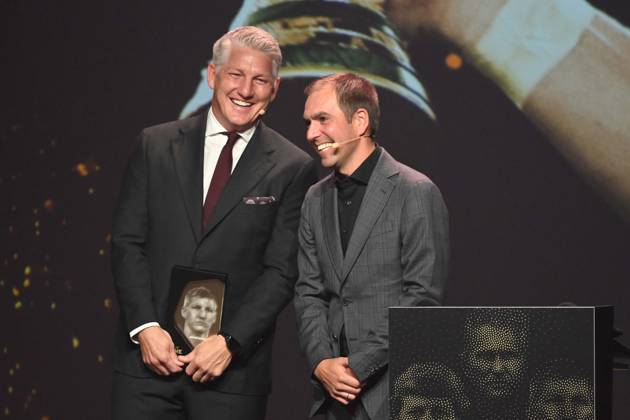 Preistraeger Bastian SCHWEINSTEIGER und Laudator Philipp LAHM, HALL OF FAME-Preisverleihung 2025 am 06.10.2025 im Deutschen Fussball-Museum in Dortmund Deutschland. Â