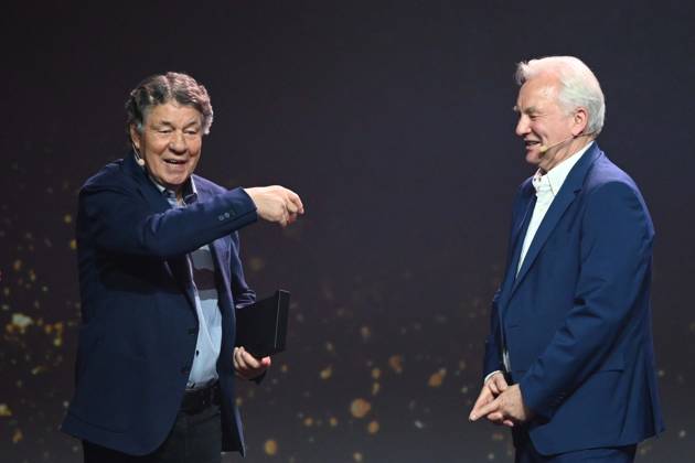Preistraeger Otto REHHAGEL und Laudator Benno MOEHLMANN, Möhlmann HALL OF FAME-Preisverleihung 2025 am 06.10.2025 im Deutschen Fussball-Museum in Dortmund Deutschland. Â