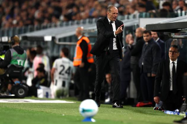 Juventus Fc - Ac Milan Massimiliano Allegri, head coach of Ac Milan gestures during the Serie A match beetween Juventus Fc and Ac Milan at Allianz Stadium on October 5, 2025 in Turin, Italy . Torino Allianz Stadium Italy Copyright: xMarcoxCanonierox