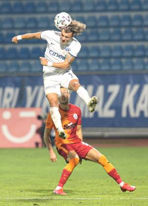 Kasimpasa v Galatasaray - Turkish Super Lig ISTANBUL, TURKEY - OCTOBER 4: Martin Linnes of Galatasaray in action against Yusuf Erdogan (11) of Kasimpasa during the Turkish Super Lig match between Kasimpasa and Galatasaray, at Recep Tayyip Erdogan Stadium on October 4, 2020 in Istanbul, Turkey. Istanbul Turkey. Editorial use only. Please get in touch for any other usage. Copyright: x2025xAnadoluxElifxÖztürkx
