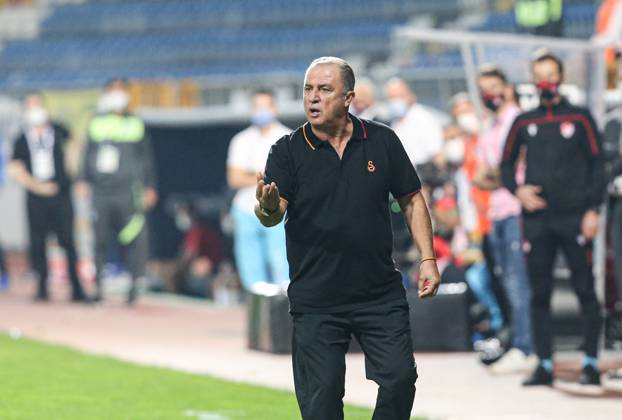 Kasimpasa v Galatasaray - Turkish Super Lig ISTANBUL, TURKEY - OCTOBER 4: Head Coach Fatih Terim of Galatasaray gestures during the Turkish Super Lig match between Kasimpasa and Galatasaray, at Recep Tayyip Erdogan Stadium on October 4, 2020 in Istanbul, Turkey. Istanbul Turkey. Editorial use only. Please get in touch for any other usage. Copyright: x2025xAnadoluxElifxÖztürkx