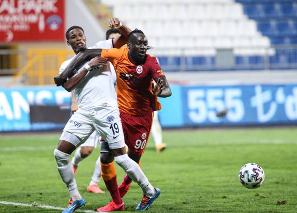 Kasimpasa v Galatasaray - Turkish Super Lig ISTANBUL, TURKEY - OCTOBER 4: Diagne of Galatasaray in action against Marc Jeanvier (19) of Kasimpasa during the Turkish Super Lig match between Kasimpasa and Galatasaray, at Recep Tayyip Erdogan Stadium on October 4, 2020 in Istanbul, Turkey. Istanbul Turkey. Editorial use only. Please get in touch for any other usage. Copyright: x2025xAnadoluxElifxÖztürkx