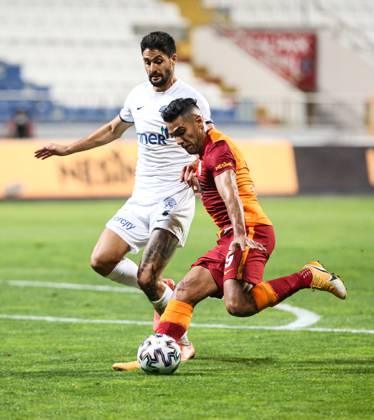 Kasimpasa v Galatasaray - Turkish Super Lig ISTANBUL, TURKEY - OCTOBER 4: Falcao (9) of Galatasaray in action against Tarkan Serbest (5) of Kasimpasa during the Turkish Super Lig match between Kasimpasa and Galatasaray, at Recep Tayyip Erdogan Stadium on October 4, 2020 in Istanbul, Turkey. Istanbul Turkey. Editorial use only. Please get in touch for any other usage. Copyright: x2025xAnadoluxElifxÖztürkx