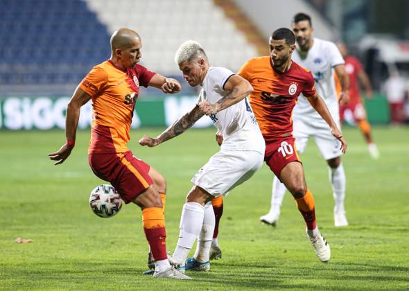 Kasimpasa v Galatasaray - Turkish Super Lig ISTANBUL, TURKEY - OCTOBER 4: Belhanda (R) and Feghouli (L) of Galatasaray in action against Sylvain Tirpan (24) of Kasimpasa during the Turkish Super Lig match between Kasimpasa and Galatasaray, at Recep Tayyip Erdogan Stadium on October 4, 2020 in Istanbul, Turkey. Istanbul Turkey. Editorial use only. Please get in touch for any other usage. Copyright: x2025xAnadoluxElifxÖztürkx