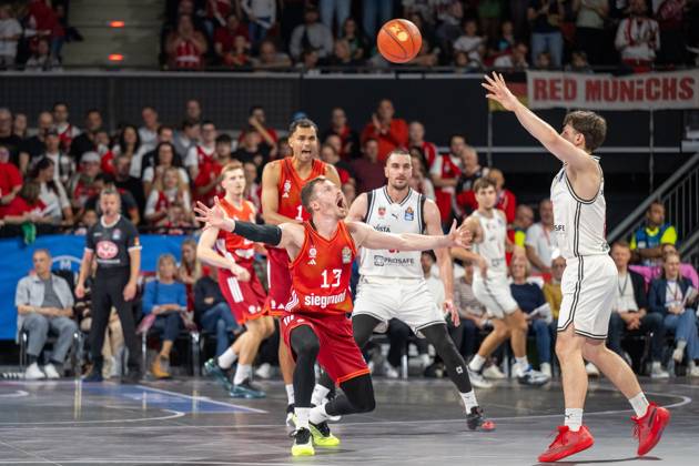 Andreas Obst 13 (FC Bayern Basketball) mit weit offenem Mund, FC Bayern Basketball vs. BMA365 Bamberg Baskets, BBL, 4. Spieltag, 12.10.2025 Muenchen Bayern Deutschland