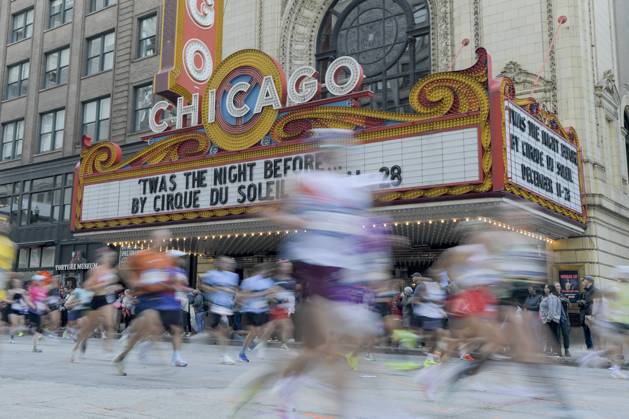 Runners of the Bank of America Chicago pass by the historic Chicago Theater along State Street in Chicago on Sunday, October 12, 2025.  CHI20251012124 MARKxBLACK