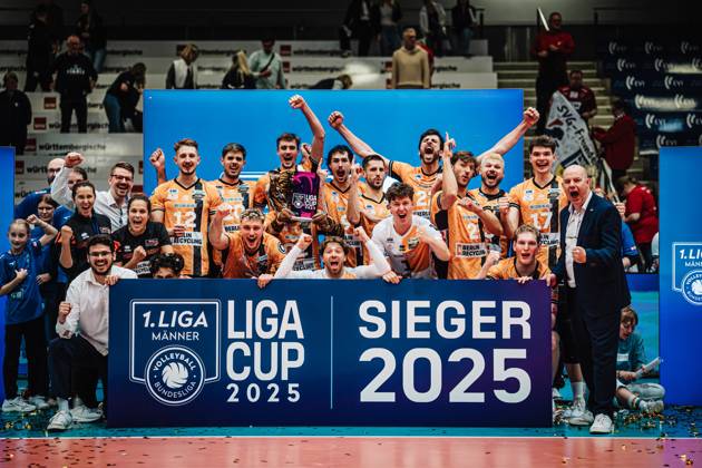 Volleyball Herren Saison 2025 2026 Volleyball Ligacup Finale SVG Lüneburg vs. Berlin Recycling Volleys 12.10.2024 Die BR Volleys gewinnen den Ligacup Siegerfoto Hildesheim Sparkassen-Arena Hildesheim Niedersachsen Deutschland