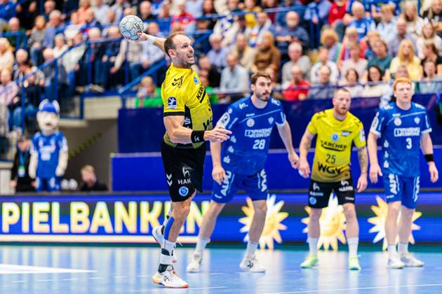 Kai Haefner (TVB Stuttgart, 34) beim Siebenmeter 7 Meter Wurf GER, TBV Lemgo Lippe vs. TVB Stuttgart, Handball, 1. Bundesliga, 8. Spieltag, Spielzeit 2025 2026, 12.10.2025 GER, TBV Lemgo Lippe vs. TVB Stuttgart, Handball, 1. Bundesliga, 8. Spieltag, Spielzeit 2025 2026, 12.10.2025 Lemgo Copyright: xEibner-Pressefoto JanxRollingerx EP_JSK