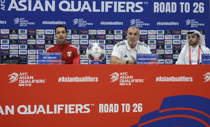 press conference, PK, Pressekonferenz TEAM UNITED ARAB EMIRATES-2026 FIFA World Cup, WM, Weltmeisterschaft, Fussball ASIAN QUALIFIER PLAYOFFS Head coach of United Arab Emirates Cosmin Olaroiu (C) and player Ali Saleh (L) attend a press conference ahead of the FIFA World Cup 2026 AFC Asian qualifiers playoffs group A match between Qatar and United Arab Emirates at Jassim Bin Hamad Stadium in Doha, Qatar, on October 14, 2025. DOHA Qatar Copyright: xNOUSHADx