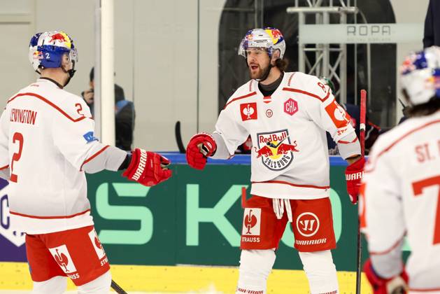 Ice hockey, Eishockey - CHL, EC RBS vs Berlin SALZBURG,AUSTRIA,15.OCT.25 - ICE HOCKEY - CHL, Champions Hockey League, group stage, EC Red Bull Salzburg vs Eisbaeren Berlin. Image shows the rejoicing of Connor Corcoran (EC RBS).  GEPAxpictures xMathiasxMandl