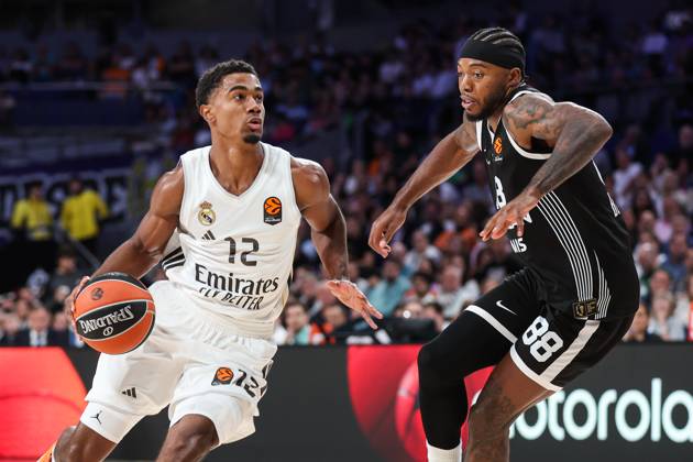 October 15, 2025, Madrid, Madrid, SPAIN: Theo Maledon of Real Madrid and Tyrique Jones of Partizan in action during the EuroLeague Regular Season Round 4 match between Real Madrid and Partizan Mozzart Bet Belgrade at Movistar Arena on October 15, 2025 in Madrid, Spain. Madrid SPAIN - ZUMAa181 20251015_zaa_a181_061 Copyright: xIrinaxR.xHipolitox