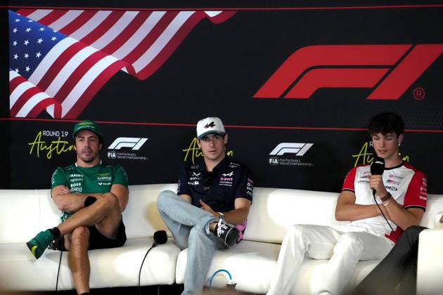 16.10.2025, Circuit of The Americas, Austin, FORMULA 1 MSC CRUISES UNITED STATES GRAND PRIX 2025 , im Bild Fernando Alonso (ESP), Aston Martin Aramco Cognizant Formula One Team, Franco Colapinto (ARG), BWT Alpine F1 Team, Oliver Bearman (GBR), MoneyGram Haas F1 Team (Photo by Hasan Bratic DeFodi Images) 16 10 2025, Circuit of The Americas, Austin, FORMULA 1 MSC CRUISES UNITED STATES GRAND PRIX 2025 , pictured Fernando Alonso ESP , Aston Martin Aramco Cognizant Formula One Team, Franco Colapinto ARG , BWT Alpine F1 Team, Oliver Bearman GBR , MoneyGram Haas F1 Team Photo by Hasan Bratic DeFodi Images