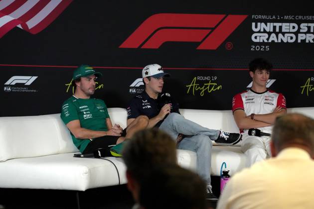 16.10.2025, Circuit of The Americas, Austin, FORMULA 1 MSC CRUISES UNITED STATES GRAND PRIX 2025 , im Bild Fernando Alonso (ESP), Aston Martin Aramco Cognizant Formula One Team, Franco Colapinto (ARG), BWT Alpine F1 Team, Oliver Bearman (GBR), MoneyGram Haas F1 Team (Photo by Hasan Bratic DeFodi Images) 16 10 2025, Circuit of The Americas, Austin, FORMULA 1 MSC CRUISES UNITED STATES GRAND PRIX 2025 , pictured Fernando Alonso ESP , Aston Martin Aramco Cognizant Formula One Team, Franco Colapinto ARG , BWT Alpine F1 Team, Oliver Bearman GBR , MoneyGram Haas F1 Team Photo by Hasan Bratic DeFodi Images