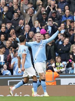Manchester, England, 18th October 2025. Erling Haaland of Manchester City (R) celebrates after scoring the opening goal during the Manchester City vs Everton Premier League match at the Etihad Stadium, Manchester. Picture credit should read: Andrew Yates Sportimage EDITORIAL USE ONLY. No use with unauthorised audio, video, data, fixture lists, club league logos or live services. Online in-match use limited to 120 images, no video emulation. No use in betting, games or single club league player publications. SPI_019_AY_MAN_CITY_EVERTON SPI-4220-0019