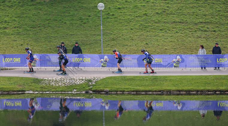 BIATHLON - Loop One Opening Festival MUNICH,GERMANY,19.OCT.25 - BIATHLON - Loop One Opening Festival. Image shows athletes and spectators.  GEPAxpictures xThomasxBachun