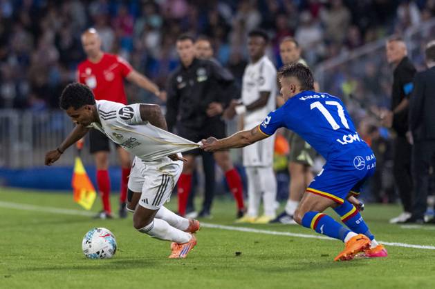 October 20, 2025, Madrid, Madrid, Spain: RODRYGO GOES of Real Madrid CF and KIKO FEMENIA of Getafe CF in action during the match belonging to the 25 26 season of La Liga EA soccer â€oe GETAFE CF vs. REAL MADRID CF †held on October 19, 2025, at the Coliseum Stadiumo, Madrid, Spain. Madrid Spain - ZUMAc312 20251020_zsp_c312_158 Copyright: xOscarxManuelxSanchezx