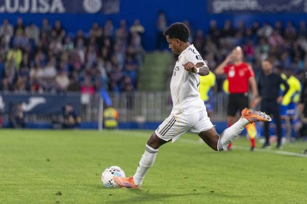 October 20, 2025, Madrid, Madrid, Spain: RODRYGO GOES of Real Madrid CF pases the ball during the match belonging to the 25 26 season of La Liga EA soccer â€oe GETAFE CF vs. REAL MADRID CF †held on October 19, 2025, at the Coliseum Stadiumo, Madrid, Spain. Madrid Spain - ZUMAc312 20251020_zsp_c312_168 Copyright: xOscarxManuelxSanchezx
