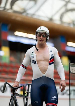 2025 Tissot UCI Track World Championships Picture by Alex Whitehead SWpix.com - 20 10 2025 - Cycling - 2025 Tissot UCI Track World Championships - Velodromo Penalolà n, Santiago, Chile - Training - Matthew Richardson of Great Britain. Santiago Velodromo Parque Penalolà n Chile Copyright: x xSWpix.comx(t axPhotographyxHubxLtd)xAlexxWhitehead SWpix.comx SWP-3030-10337