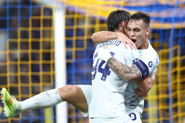 Inter s Lautaro Martinez celebrates after scoring during a soccer game between Belgian Royale Union Saint-Gilloise and Italian Internazionale Milano, Tuesday 21 October 2025 in Brussels, on the third day of the League phase of the UEFA Champions League tournament. BRUNOxFAHY  x137537141x