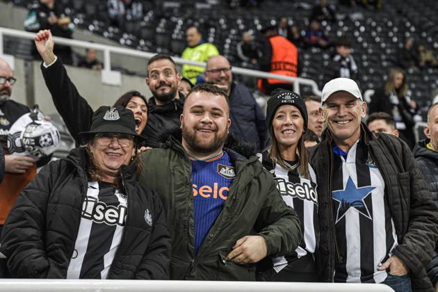 Newcastle United v Benfica UEFA Champions League Fans of Newcastle United during the UEFA Champions League match at St. James s Park, Newcastle UK Newspapers OUT Copyright: xJamiexJohnstonx FIL-22383-0038