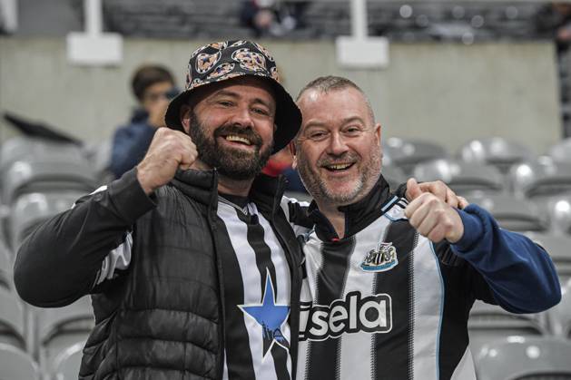 Newcastle United v Benfica UEFA Champions League Fans of Newcastle United during the UEFA Champions League match at St. James s Park, Newcastle UK Newspapers OUT Copyright: xJamiexJohnstonx FIL-22383-0039