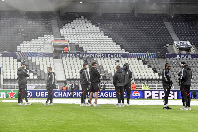 Newcastle United v Benfica UEFA Champions League Players of Benfica arrive during the UEFA Champions League match at St. James s Park, Newcastle UK Newspapers OUT Copyright: xJamiexJohnstonx FIL-22383-0040