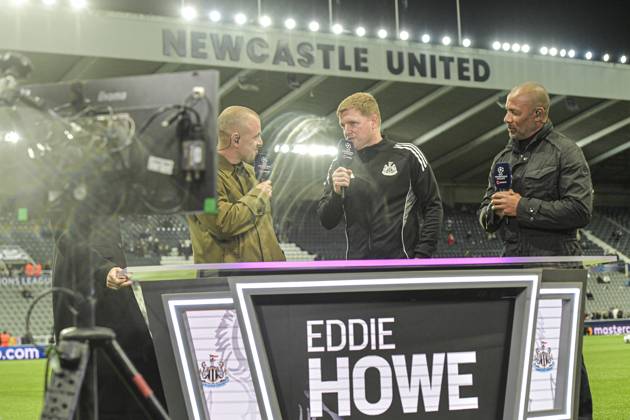 Newcastle United v Benfica UEFA Champions League Manger Eddie Howe of Newcastle United is interviewed pre-mtach during the UEFA Champions League match at St. James s Park, Newcastle UK Newspapers OUT Copyright: xJamiexJohnstonx FIL-22383-0045