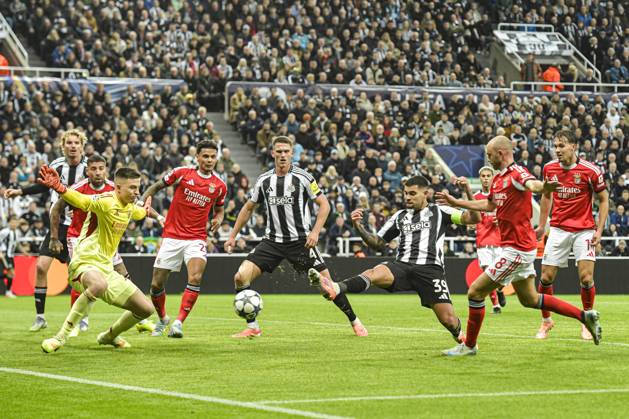 Newcastle United v Benfica UEFA Champions League Bruno Guimaraes of Newcastle United shoots as Anatoliy Trubin of Benfica makes a save during the UEFA Champions League match at St. James s Park, Newcastle UK Newspapers OUT Copyright: xJamiexJohnstonx FIL-22383-0066