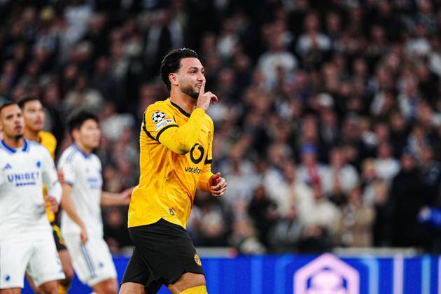 Torjubel nach Tor zum 1:2 per Elfmeter Strafstoss Ramy Bensebaini (Borussia Dortmund, 05) DEN, FC Kopenhagen vs. Borussia Dortmund, Fussball, UEFA Champions League, Spieltag 3, Spielzeit 2025 2026, 21.10.2025 DEN, FC Kopenhagen vs. Borussia Dortmund, Fussball, UEFA Champions League, Spieltag 3, Spielzeit 2025 2026, 21.10.2025 Kopenhagen Copyright: xEibner-Pressefoto MarcelxvonxFehrnx EP_MFN