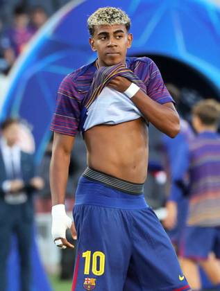 FC Barcelona, Barca v Olympiacos FC - UEFA Champions League 2025 26 League Phase MD3 Lamine Yamal trains during the match between FC Barcelona and Olympiacos FC, corresponding to Matchday 3 of the League phase of the UEFA Champions League, at the Lluis Companys Stadium in Barcelona, Spain, on October 21, 2025. Barcelona Barcelona Spain Copyright: xUrbanandsportx originalFilename:urbanandsport-fcbarcel251021_np8nl
