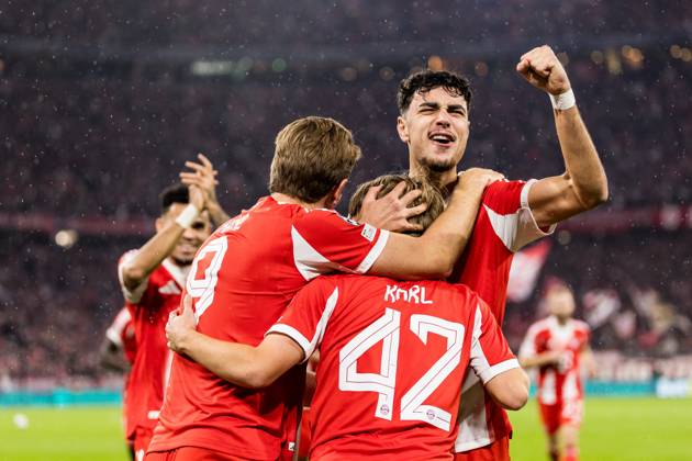 UEFA Champions League: FC Bayern Munich vs. Club Brugge KV, 22.10.2025 MUNICH, GERMANY - OCTOBER 22: Lennart Karl (FC Bayern Munich, 42) celebrates his 1:0 goal with his teammates Harry Kane (FC Bayern Munich, 9) and Aleksandar Pavlovic (FC Bayern Munich, 45) during the UEFA Champions League match between FC Bayern Munich vs. Club Brugge KV at Allianz Arena on matchday 3 of the UEFA Champions League Season 2025 26 on October 22, 2025 in Munich, Germany. Copyright: xBEAUTIFULxSPORTS Wunderlx