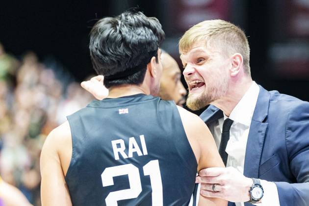 22.10.2025, xomx, Basketball BKT EuroCup, NINERS Chemnitz - London Lions v.l. Aaryn Rai (London Lions) und Tautvydas Sabonis (London Lions) Chemnitz