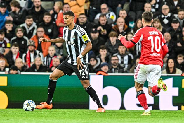 Newcastle United v Benfica UEFA Champions League Malick Thiaw of Newcastle United as Heorhiy Sudakov of Benfica presses during the UEFA Champions League match at St. James s Park, Newcastle UK Newspapers OUT Copyright: xJamiexJohnstonx FIL-22383-0250
