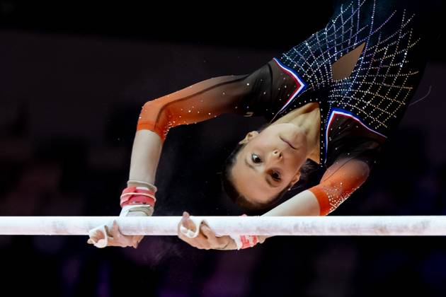 JAKARTA - Naomi Visser in action during the uneven bars apparatus final at the World Artistic Gymnastics Championships in Jakarta, Indonesia. ANP IRIS VAN DEN BROEK xVIxANPxSportx xxANPxIVx 540133869 originalFilename: 540133869.jpg