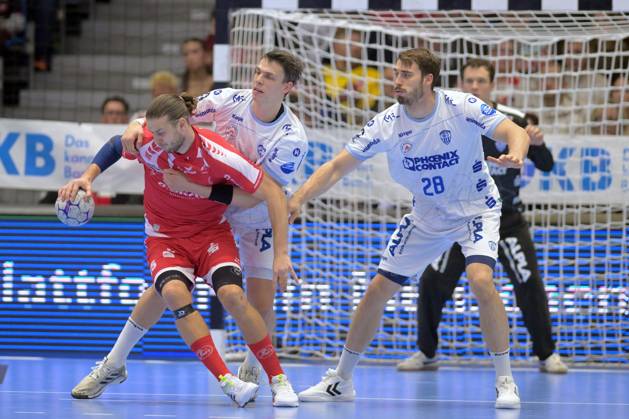 Olle Forsell Schefvert (MT Melsungen 25) (am Ball), Frederik Simak (TBV Lemgo Lippe 8), Hendrik Wagner (TBV Lemgo Lippe 28) (R) , GER, MT Melsungen - TBV Lemgo Lippe, Handball, 1. Bundesliga, 10. Spieltag, Saison 2025 2026, 25.10.2025, GER, MT Melsungen - TBV Lemgo Lippe, Handball, 1. Bundesliga, 10. Spieltag, Saison 2025 2026, 25.10.2025 Kassel Copyright: xEibner-Pressefotox xRolandxSippelx EP_RSL