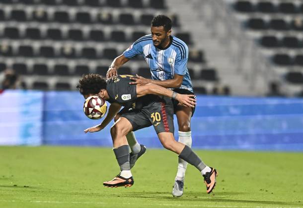 AL WAKRAH SC V AL RAYYAN SC-DOHA BANK STARS LEAGUE QATAR Almahdi Ali Mukhtar (R) of Al-Wakrah SC and Ahmed Alaaeildin Abdelmotaal of Al Rayyan SC in action during the Doha Bank Stars League Qatar match between Al Wakrah SC and Al Rayyan SC at Saoud Bin Abdulrahman Stadium in Doha, Qatar, on October 26, 2025. DOHA Qatar Copyright: xNOUSHADx